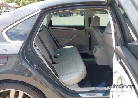 2017 Volkswagen Passat 1.8T R-Line from USA, damaged, VIN 1VWDT7A30HC070048